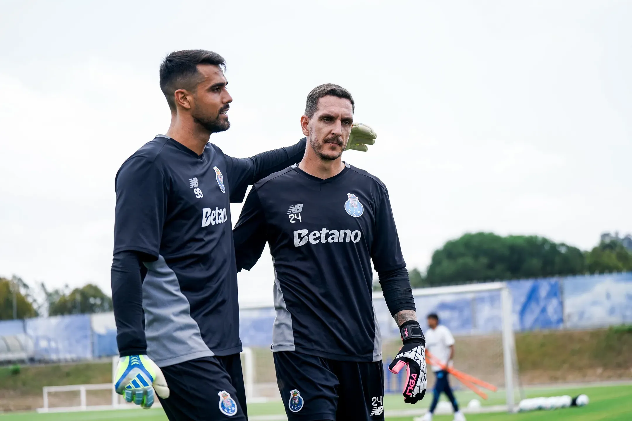 Farioli com sete baixas no treino 